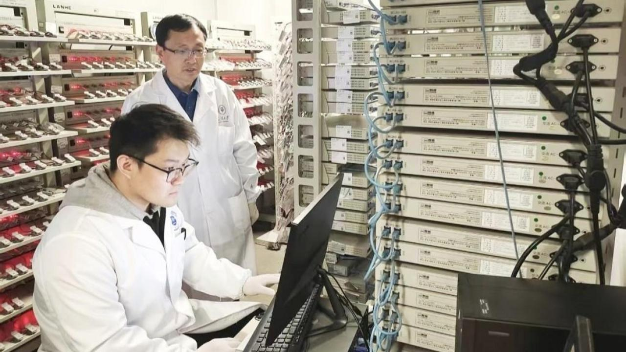 Ilmuwan China Ciptakan Baterai Mobil Listrik dari Plastik, Setara Lithium-Ion